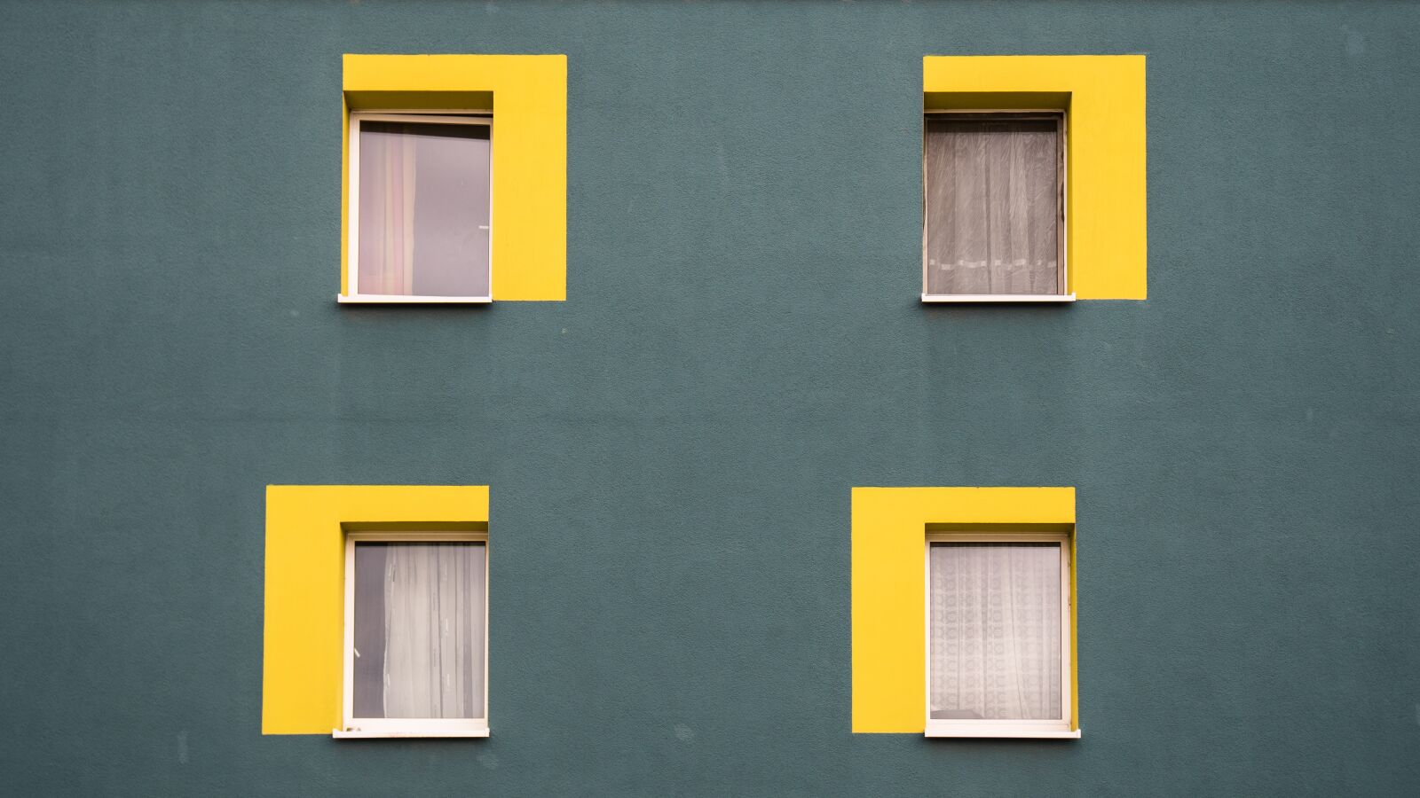 Sony a6500 + Sony Vario-Tessar T* E 16-70mm F4 ZA OSS sample photo. Window, glass, architecture photography