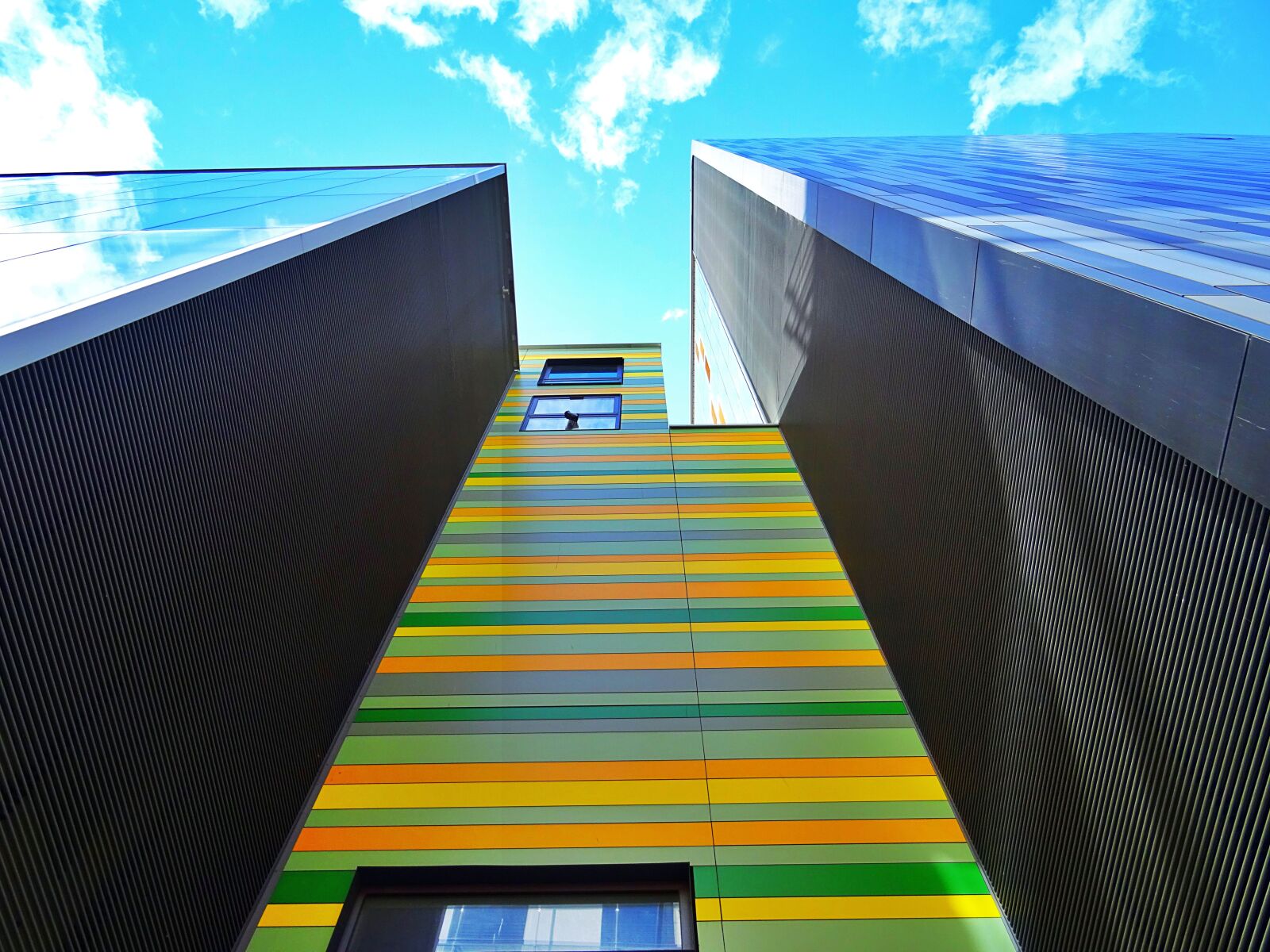 Sony DSC-HX60 sample photo. Architecture, building, colorful, colourful photography