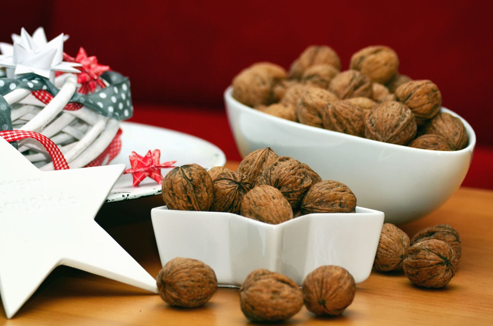 Nikon D5100 sample photo. Walnut, bowl, star, decoration photography
