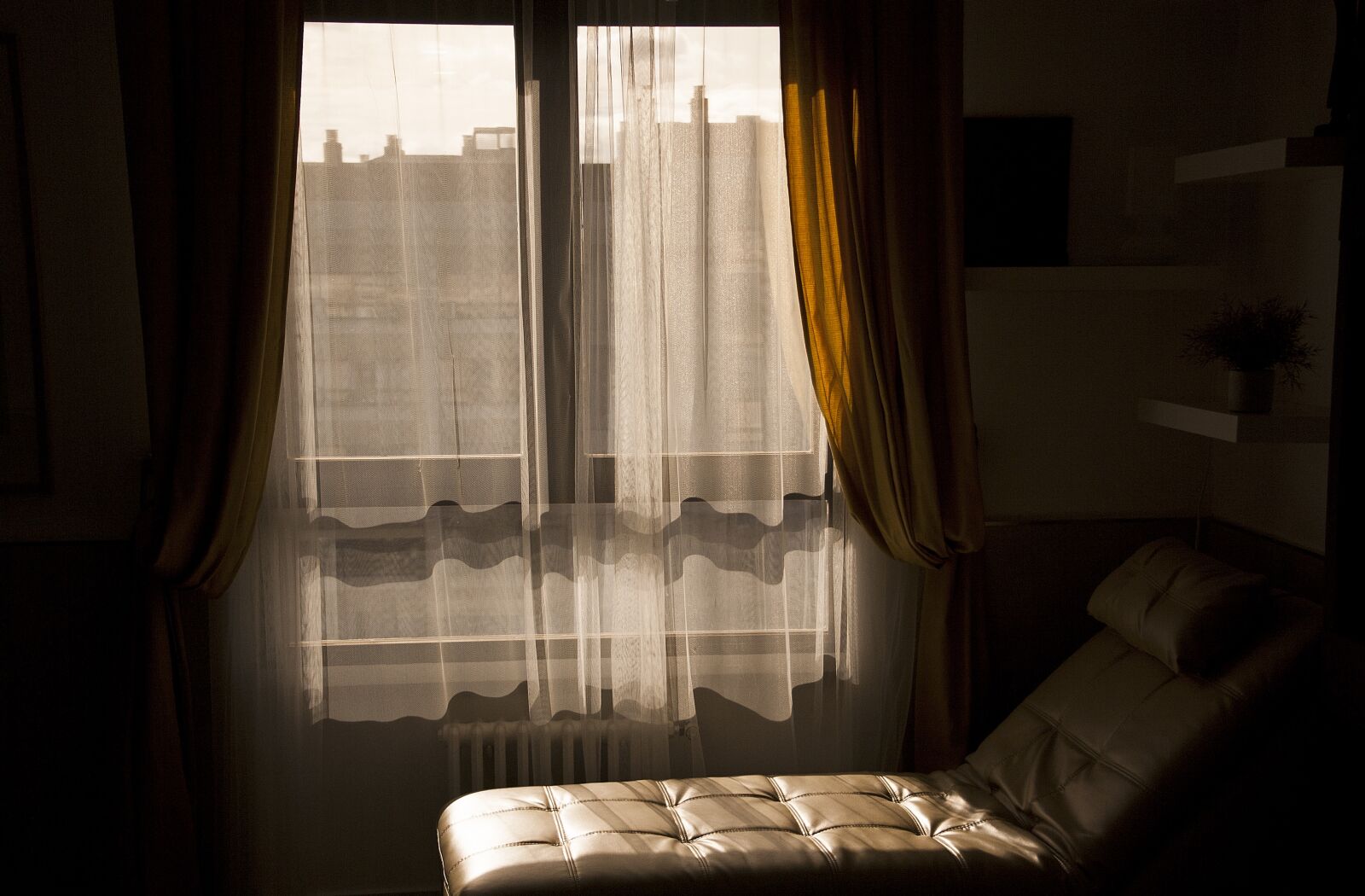 Canon EF-S 18-55mm F3.5-5.6 II sample photo. Window, armchair, house photography