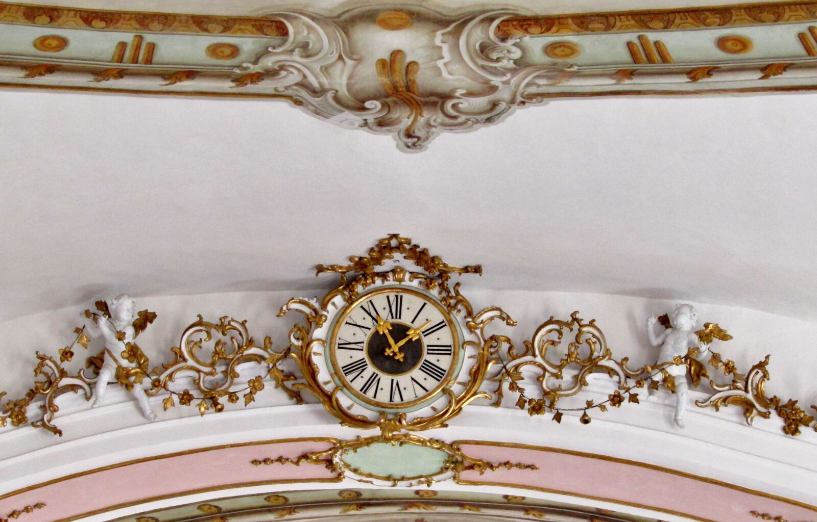 Canon POWERSHOT SX432 IS sample photo. Clock, church room, art photography