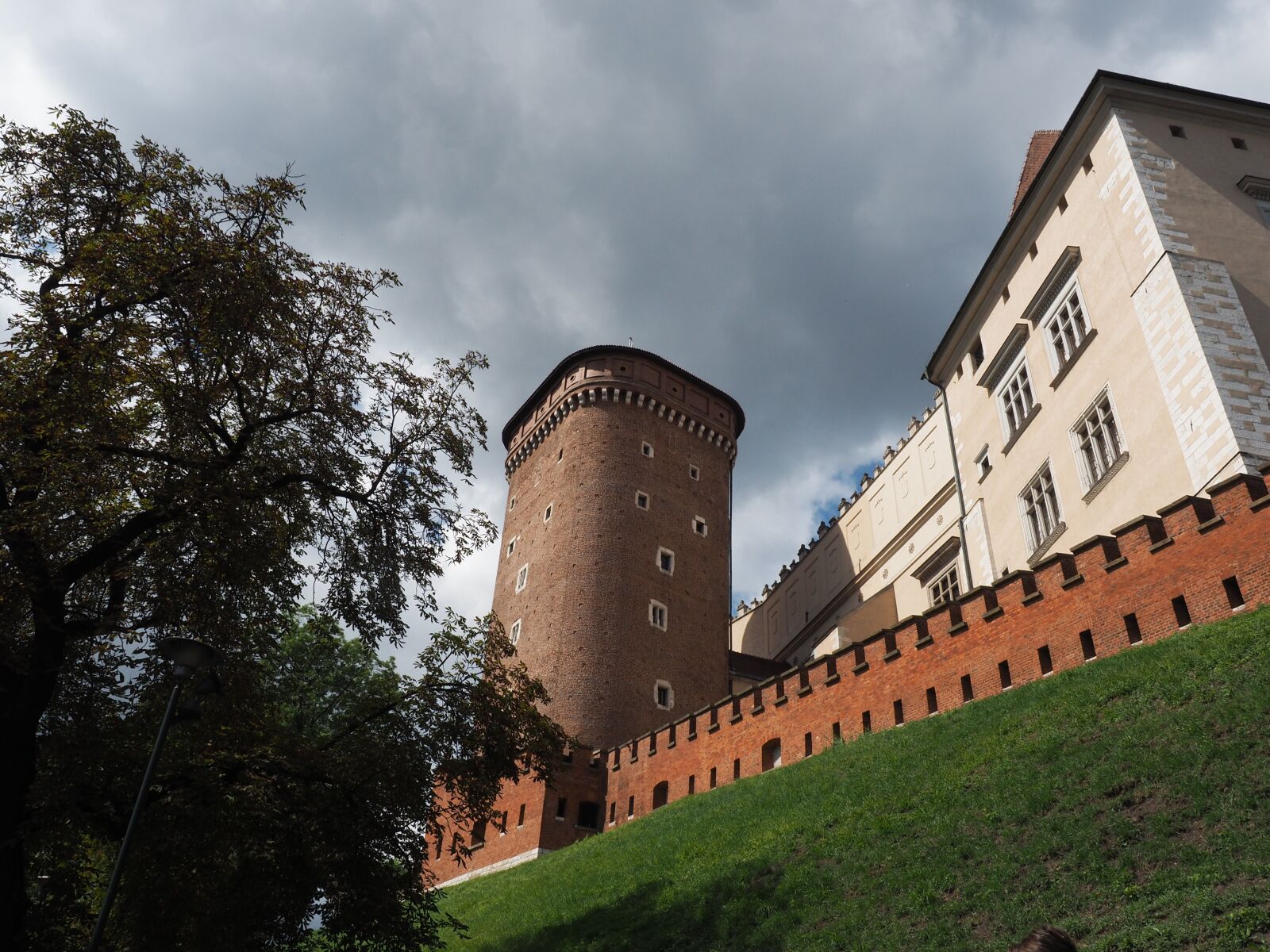 Olympus OM-D E-M5 II + Olympus M.Zuiko Digital ED 12-40mm F2.8 Pro sample photo. Kraków, wawel, poland photography