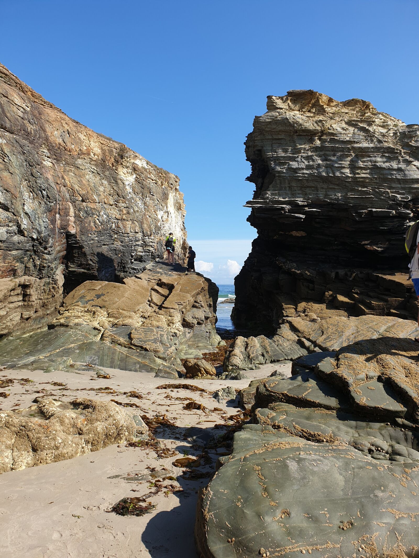 Samsung Galaxy S9 sample photo. Rocks, costa, beach photography