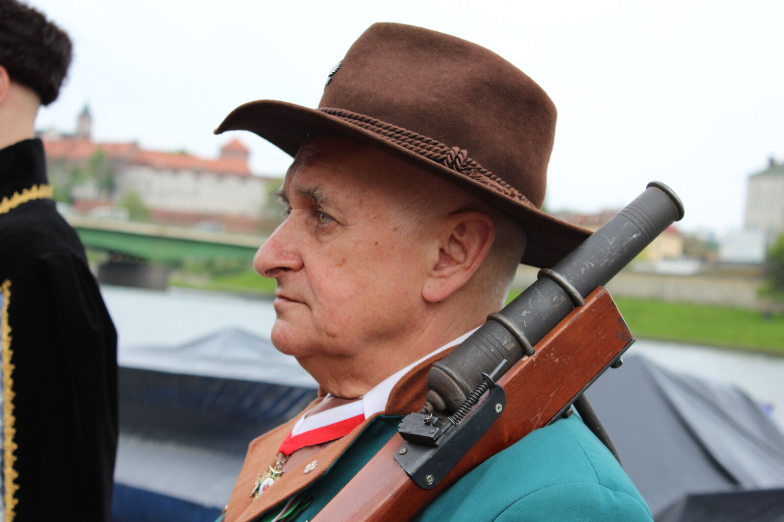 Canon EOS 1200D (EOS Rebel T5 / EOS Kiss X70 / EOS Hi) sample photo. Krakow, poland, soldier, weapon photography