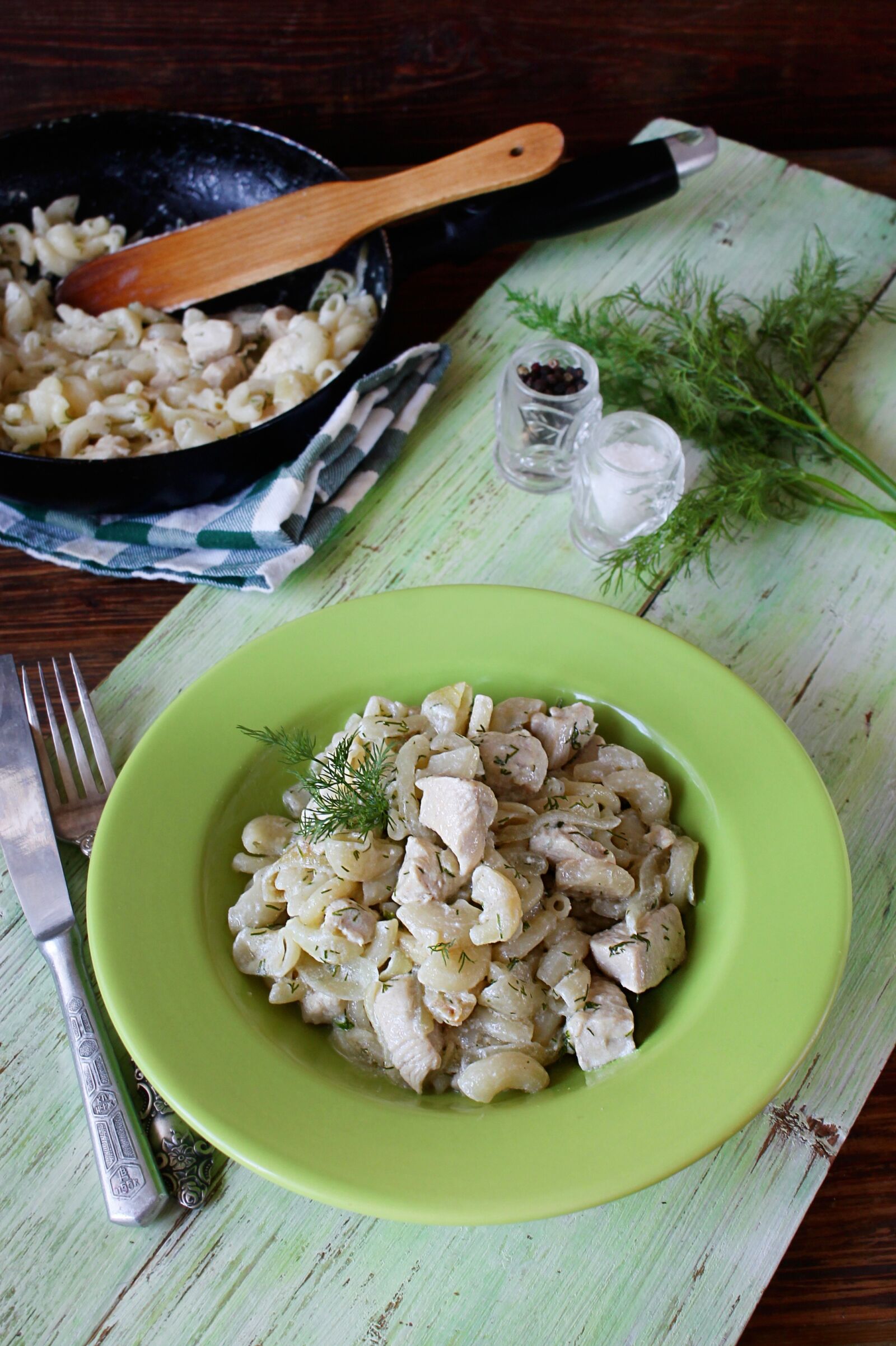 Canon EOS 1100D (EOS Rebel T3 / EOS Kiss X50) sample photo. Chicken with pasta, chicken photography