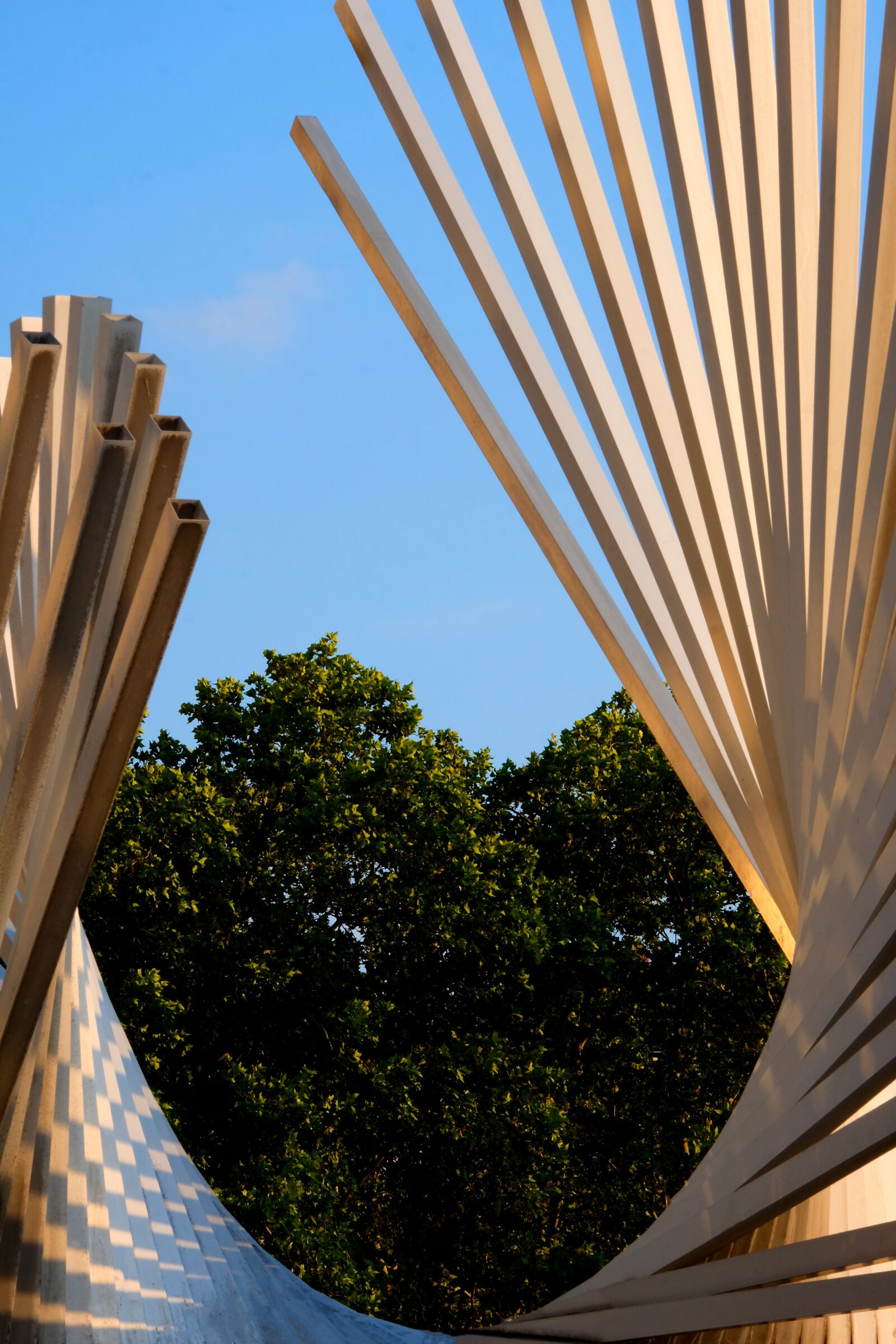 Fujifilm X-T20 sample photo. Spiral, rods, sculpture photography