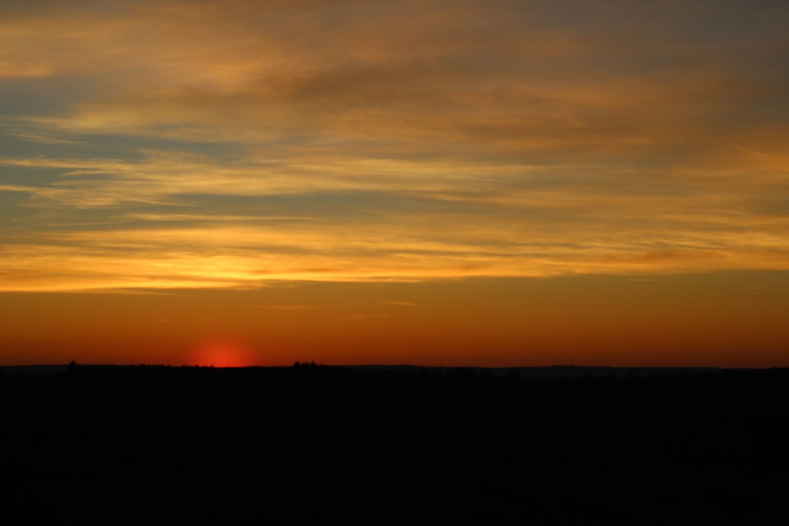 Canon EOS 1200D (EOS Rebel T5 / EOS Kiss X70 / EOS Hi) + Canon EF 50mm F1.8 II sample photo. Sunset, sun, sky photography