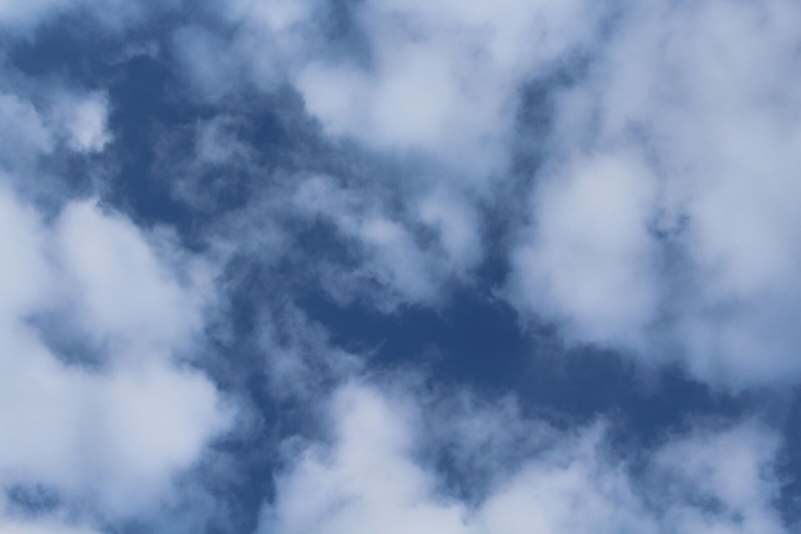 Canon EOS 1200D (EOS Rebel T5 / EOS Kiss X70 / EOS Hi) sample photo. Clouds, blue, white photography