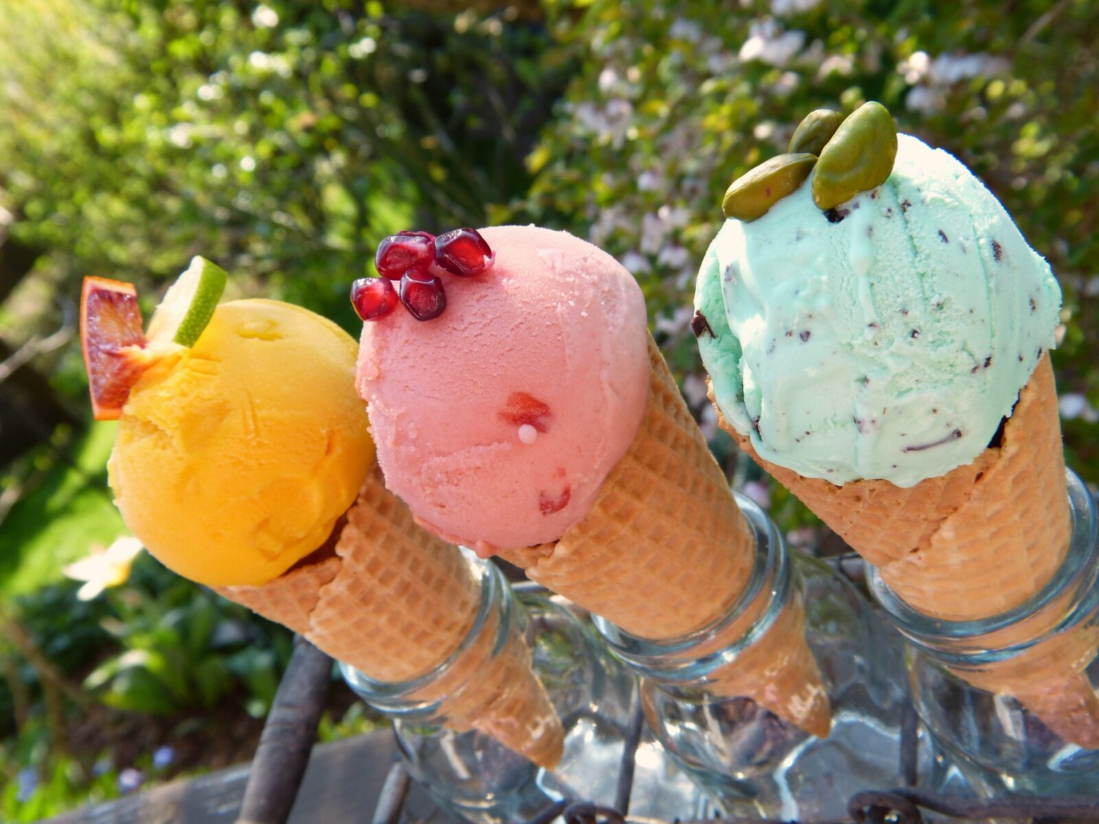 Panasonic Lumix DMC-FZ150 sample photo. Ice cream, waffles, ice photography