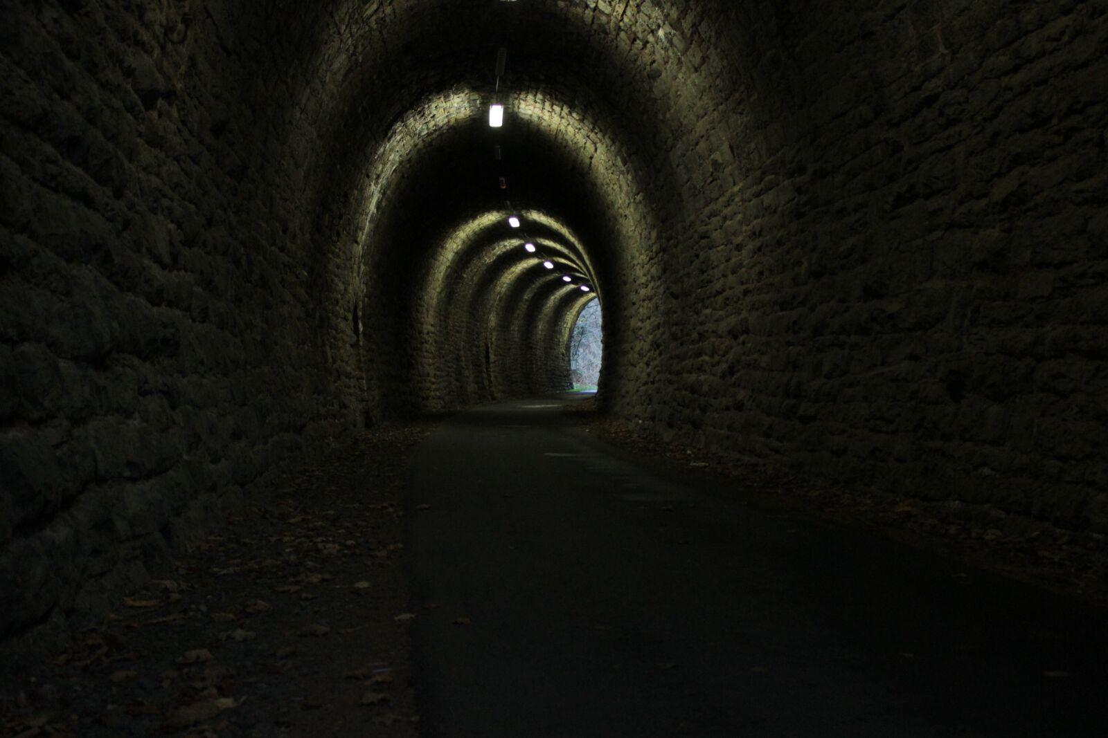 Canon EOS 550D (EOS Rebel T2i / EOS Kiss X4) sample photo. Tunnel, gloomy, light photography