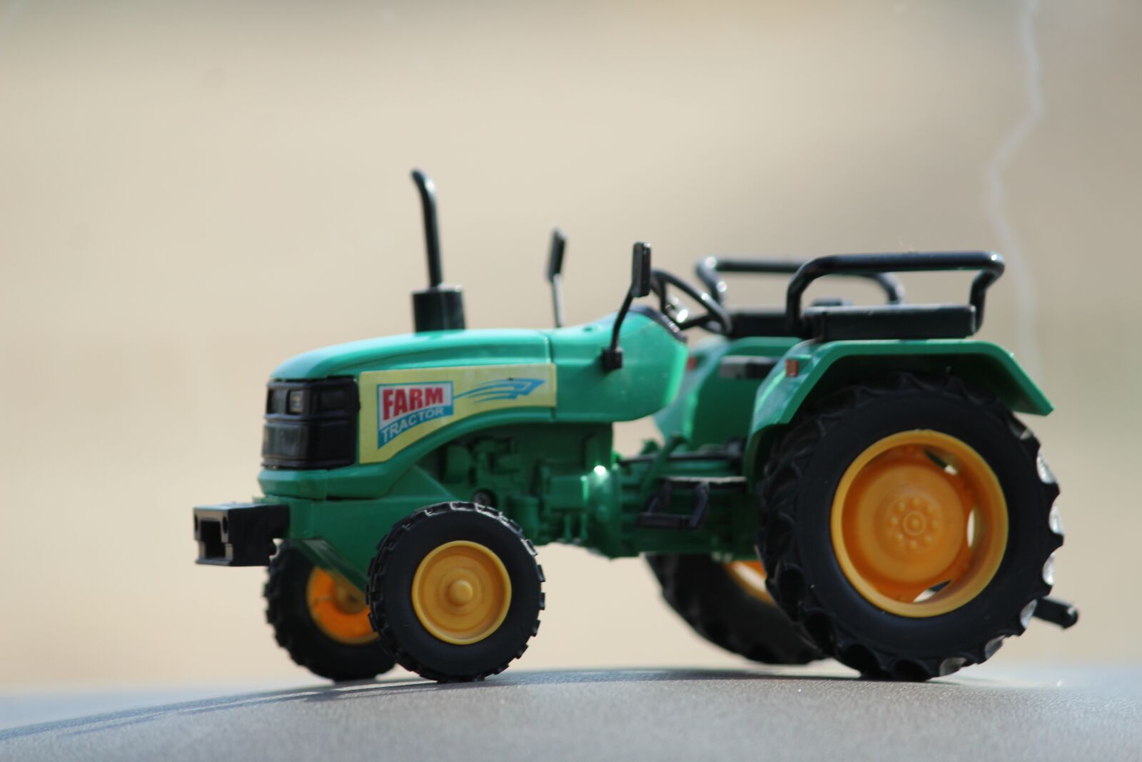 Canon EOS 1200D (EOS Rebel T5 / EOS Kiss X70 / EOS Hi) sample photo. Tractor, farming truck, toy photography