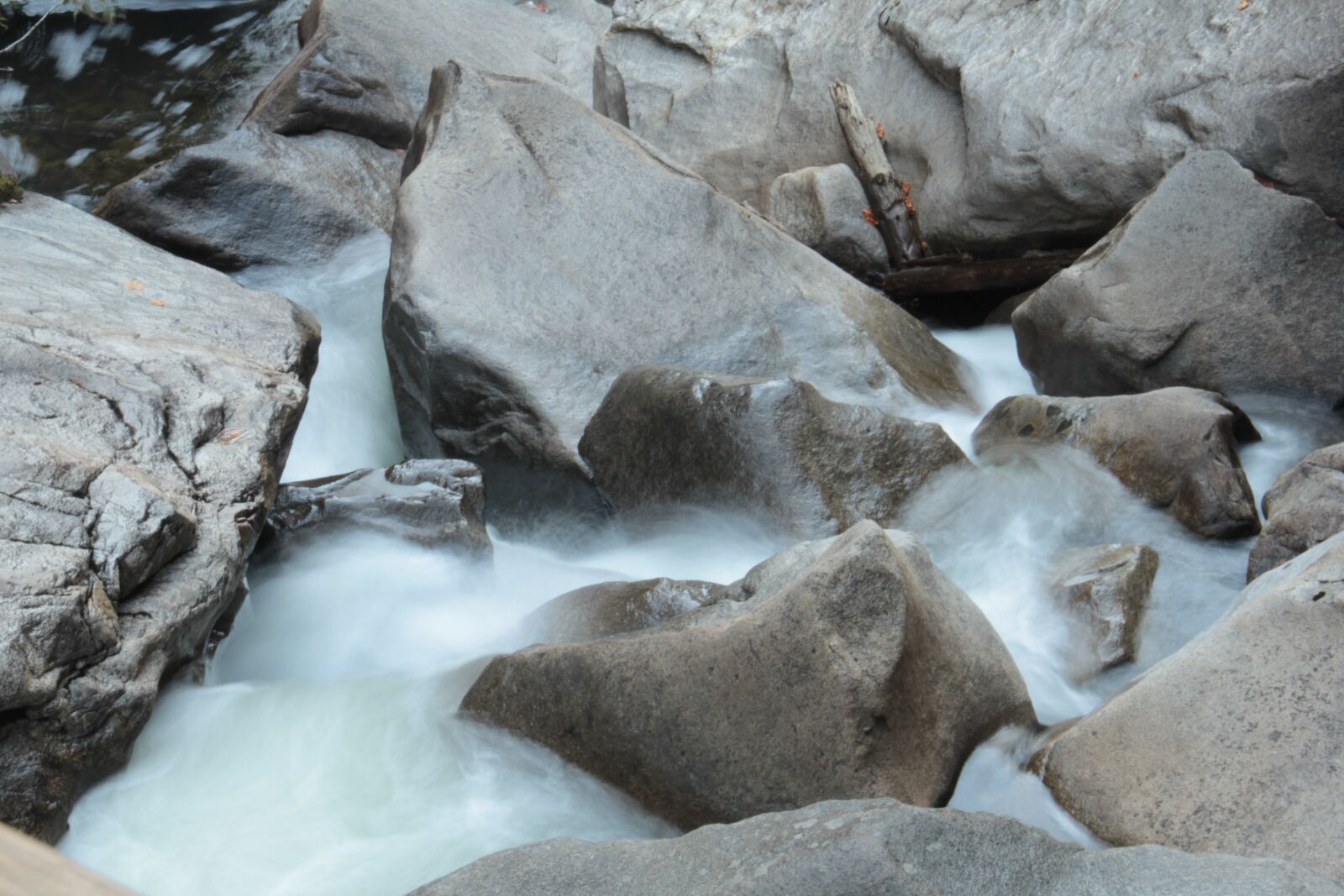 Canon EF-S 18-135mm F3.5-5.6 IS sample photo. Flow, waterfall, yosemite photography