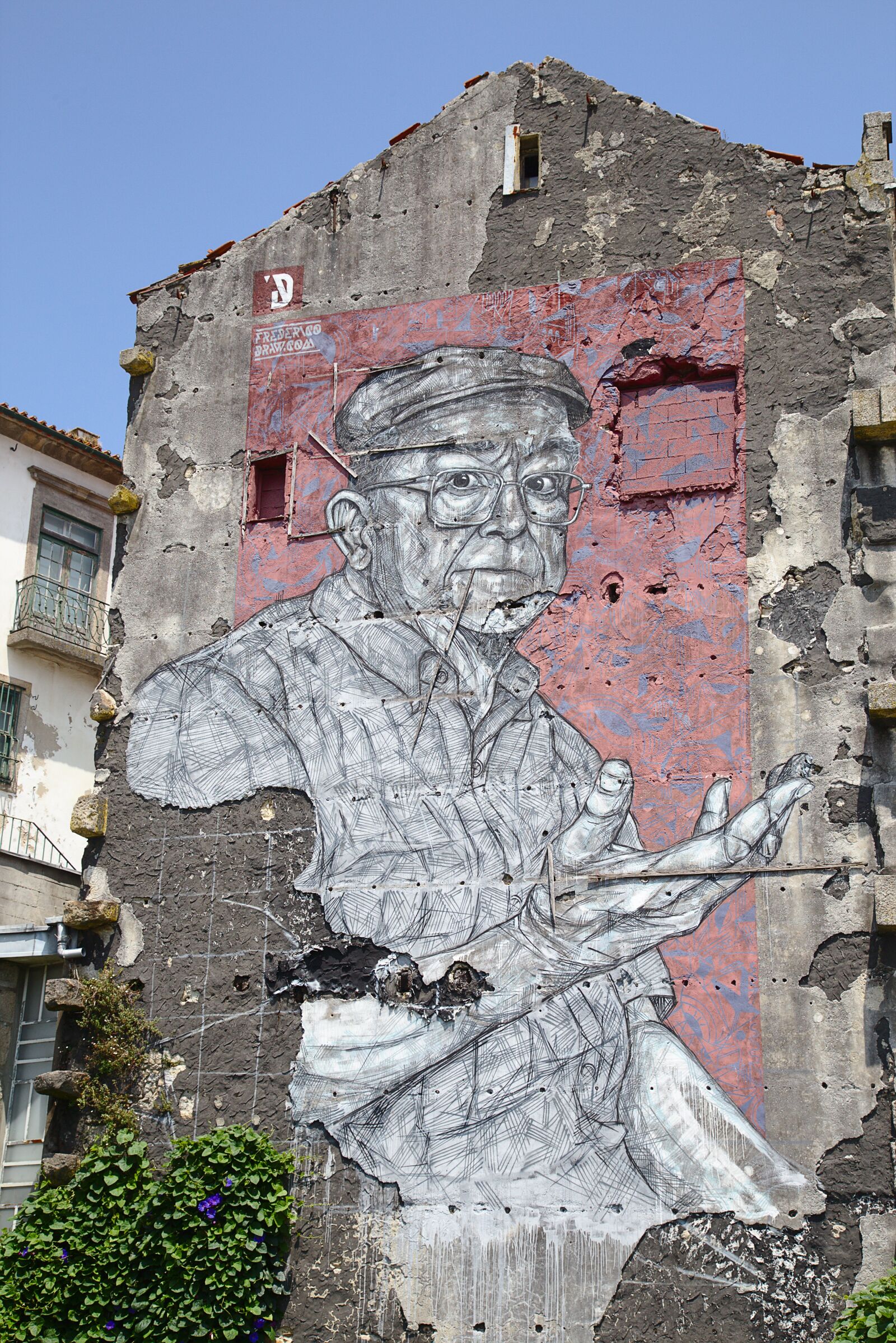 Canon EOS 6D + Canon EF 24-105mm F4L IS USM sample photo. Mural, porto, street art photography