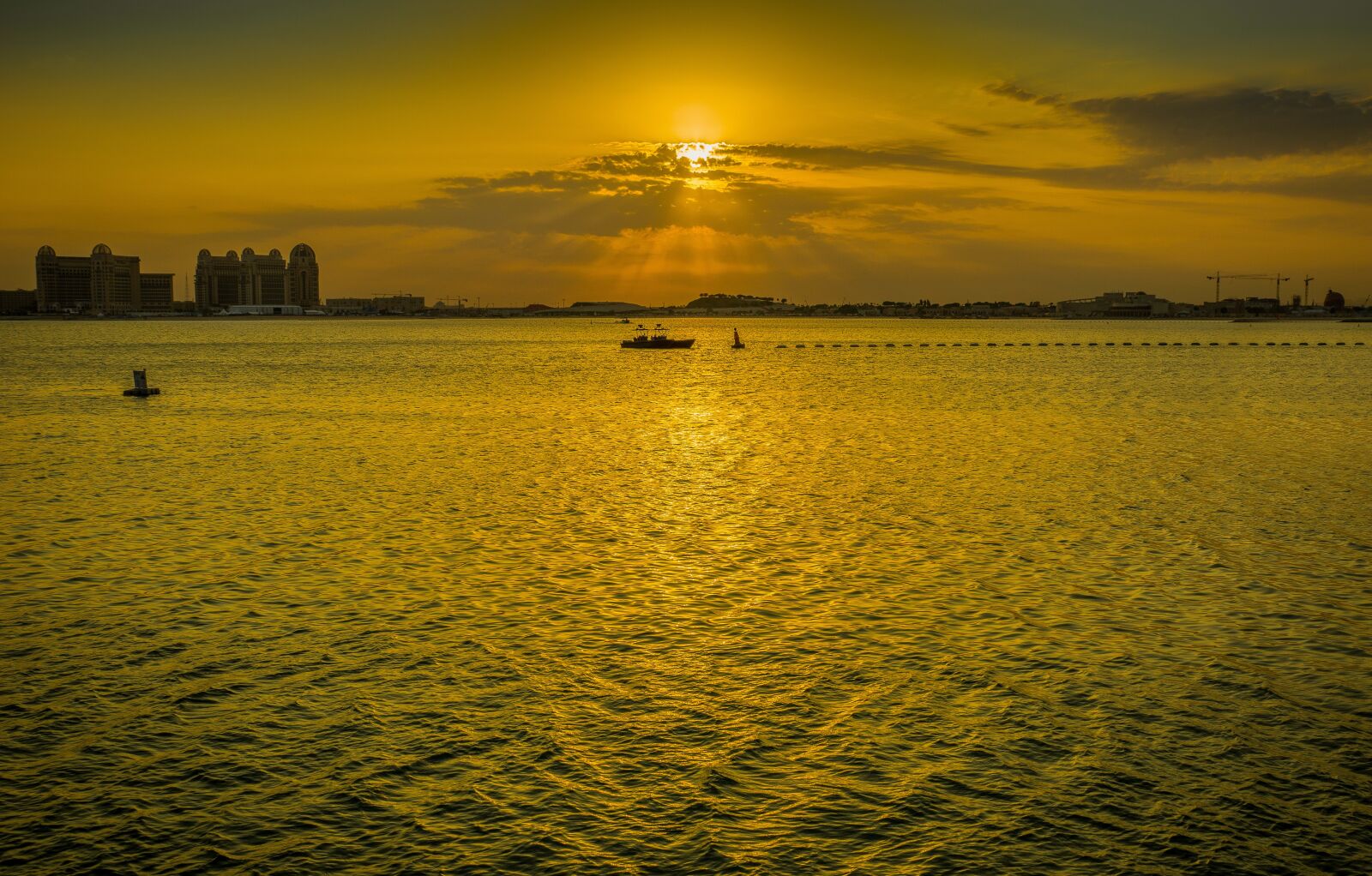 Sony SLT-A77 + Sony DT 16-50mm F2.8 SSM sample photo. Sunset, city, ocean photography