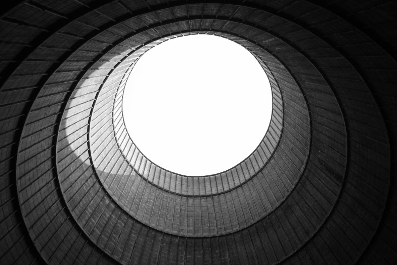 Canon EOS 550D (EOS Rebel T2i / EOS Kiss X4) sample photo. Tank, industrial, abandoned photography