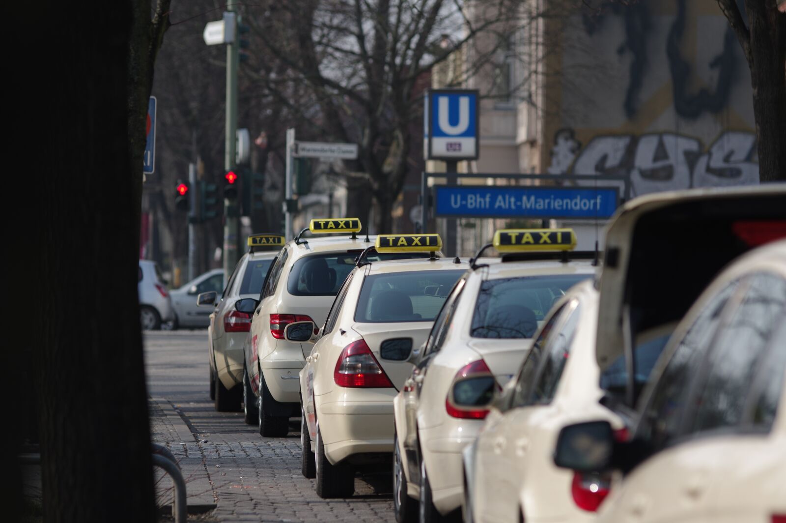 Pentax K-3 sample photo. Taxi, taxe, taxi stand photography