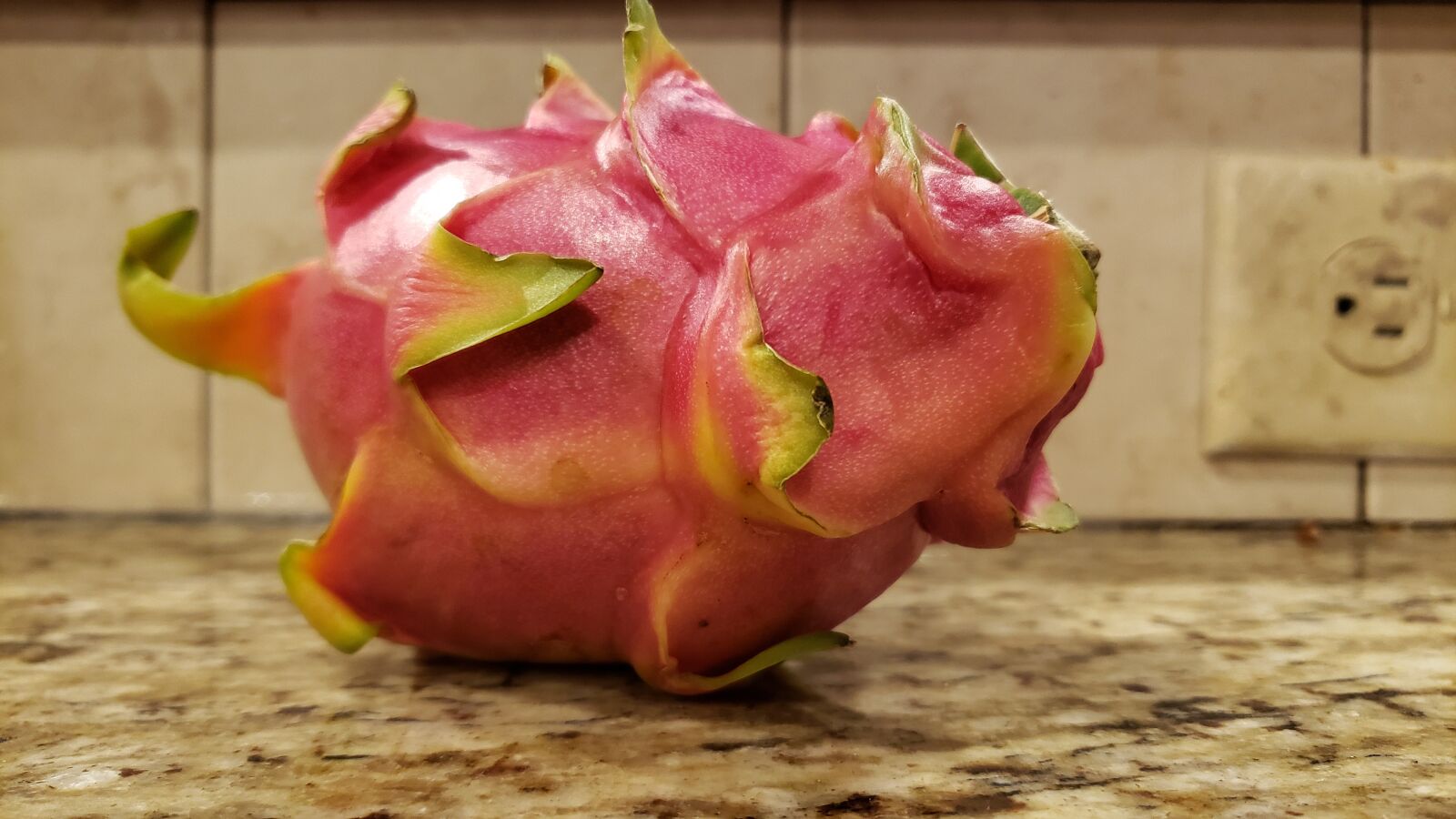 Samsung Galaxy Note9 sample photo. Dragon fruit, pink, exotic photography