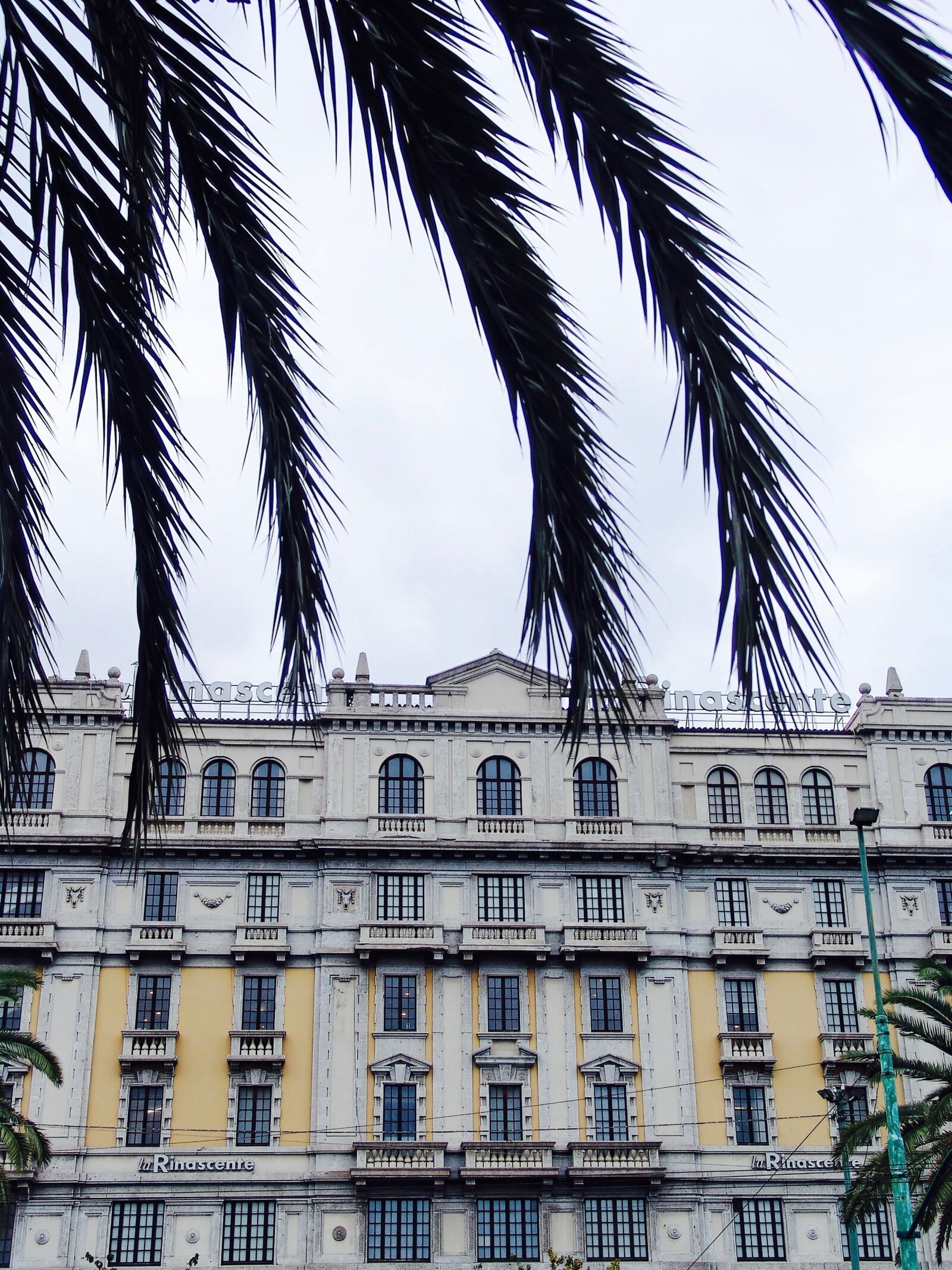 Sony DSC-F828 sample photo. Facade, sardinia, cagliari photography