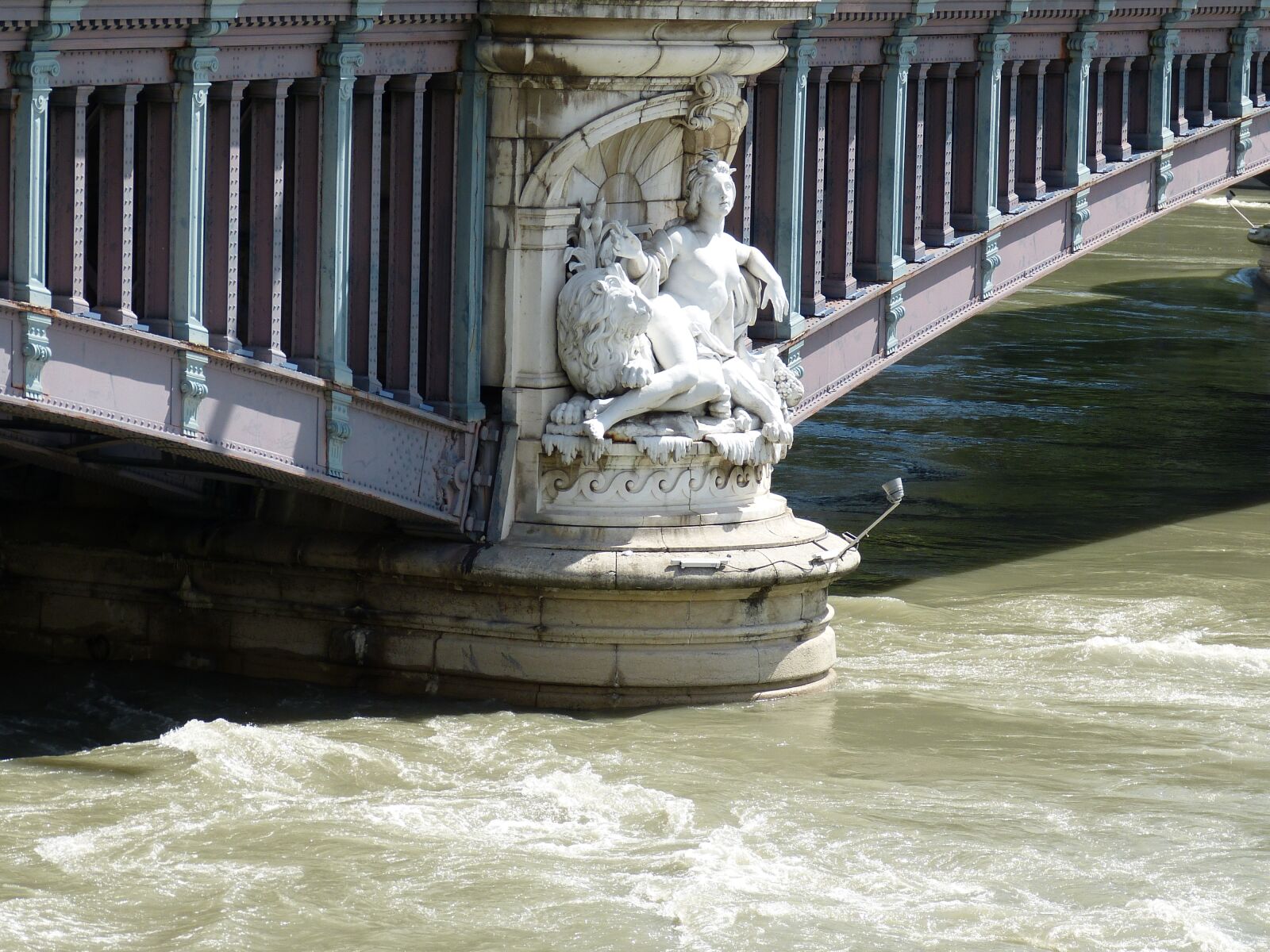 Panasonic Lumix DMC-FZ150 sample photo. Lyon, rhône, river photography