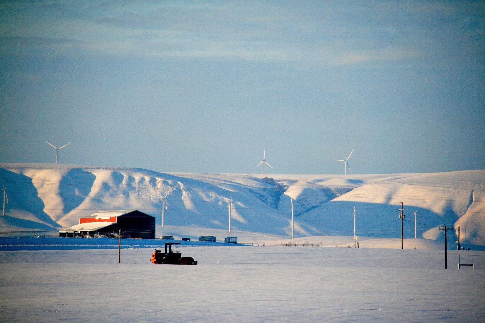 Canon EOS 400D (EOS Digital Rebel XTi / EOS Kiss Digital X) sample photo. Winter landscape, red barn photography