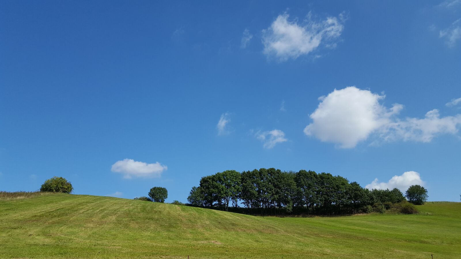 Samsung Galaxy S6 sample photo. Clouds, horizon, blue photography