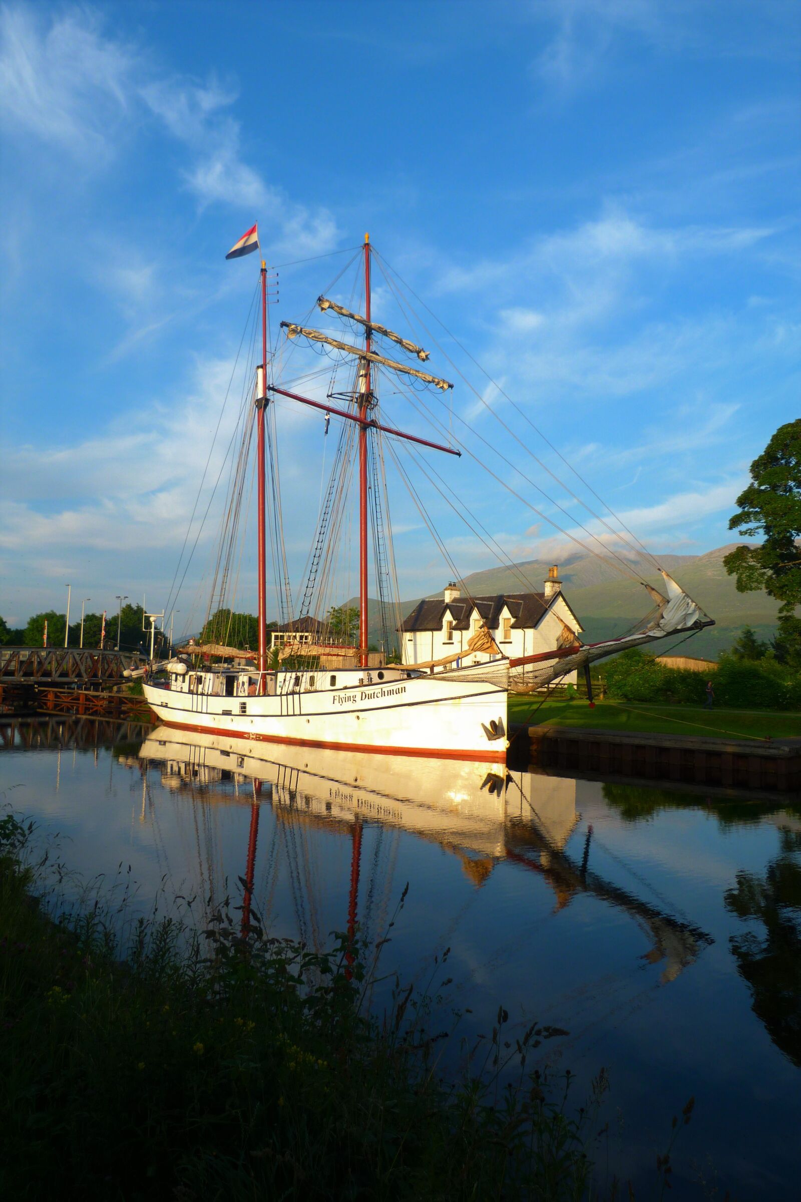 Panasonic Lumix DMC-FZ40 (Lumix DMC-FZ45) sample photo. Ship, sailing, canal photography