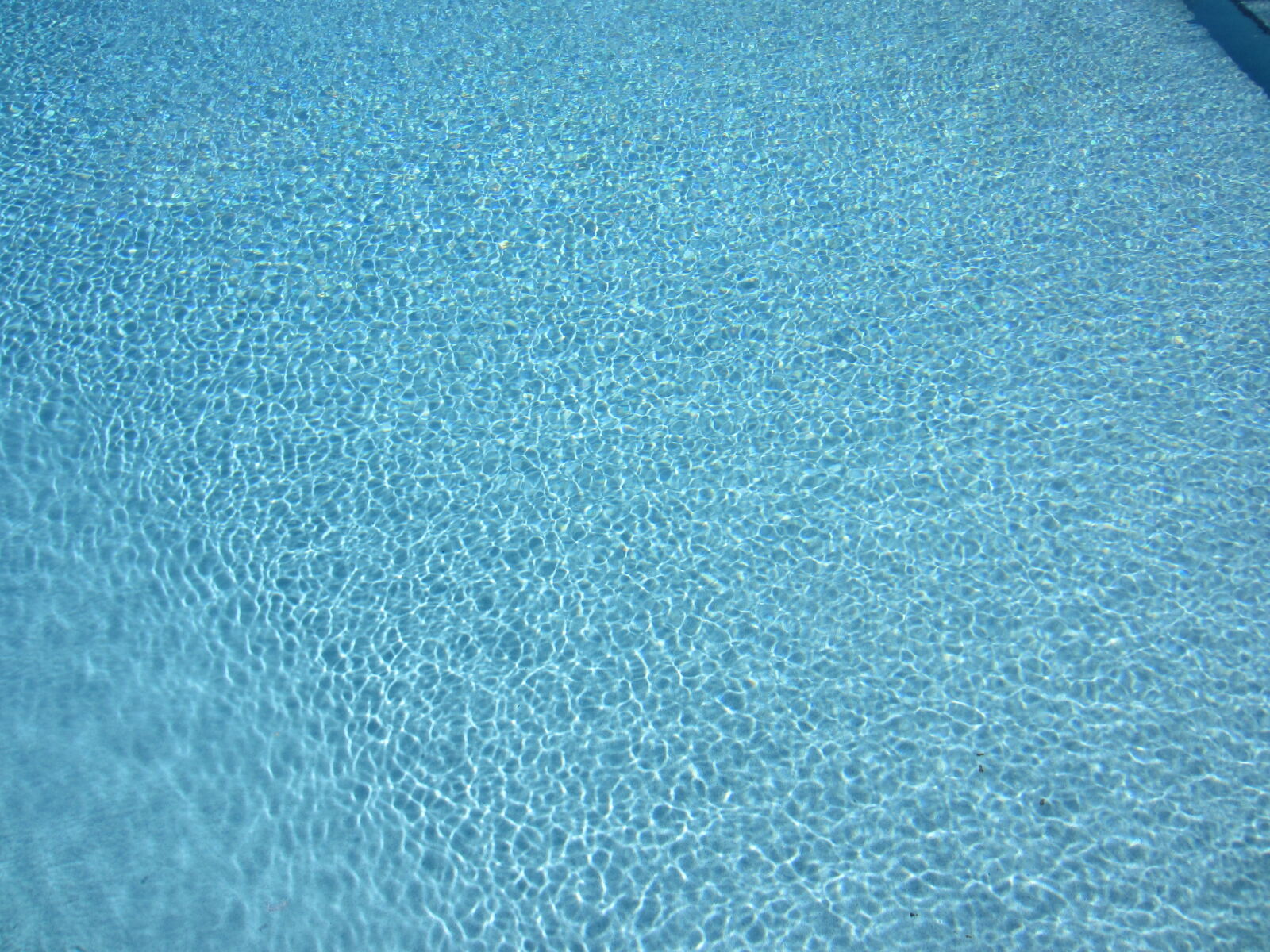 Canon PowerShot ELPH 300 HS (IXUS 220 HS / IXY 410F) sample photo. Aqua, blu, blue, piscina photography
