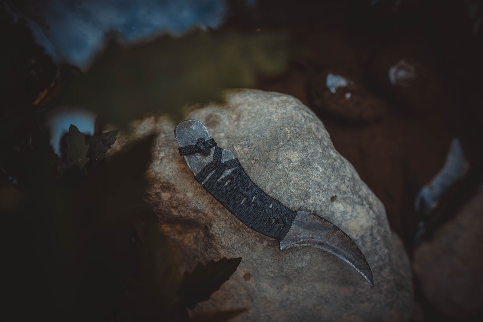 Sigma 16mm F1.4 DC DN | C sample photo. Knife, free, knife fight photography
