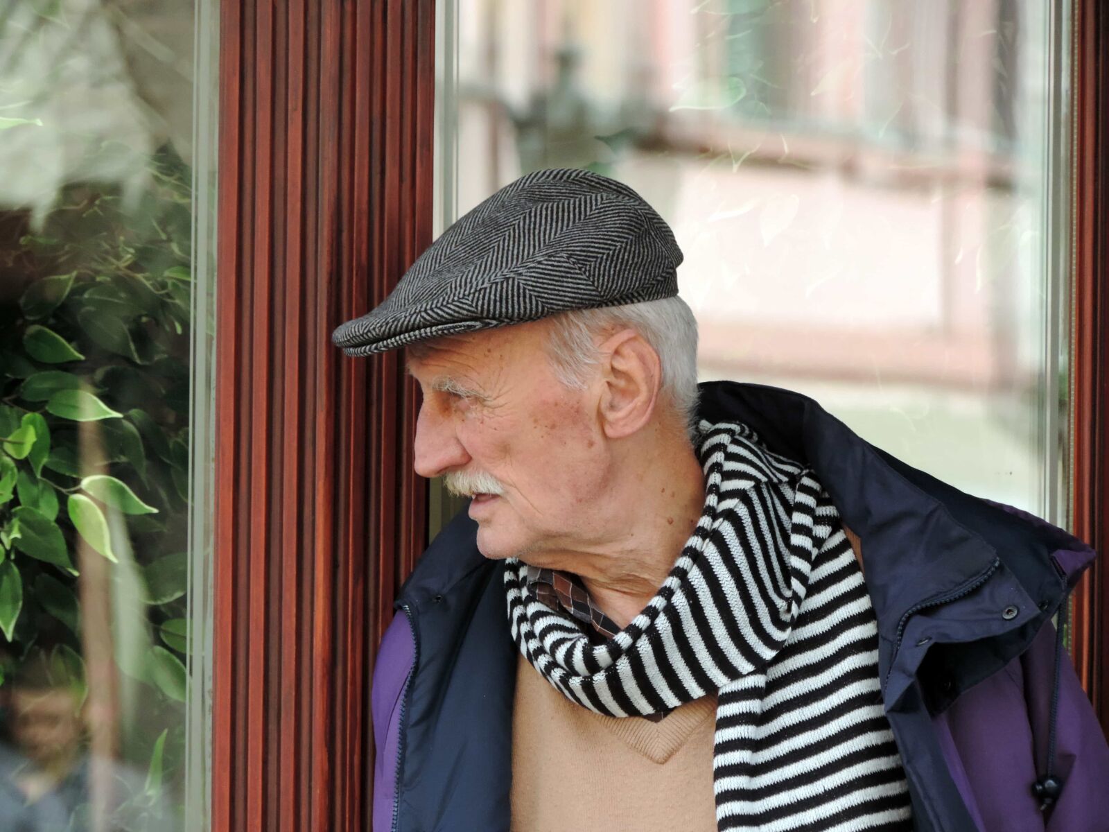 Nikon Coolpix P520 sample photo. Pensioner, man, people, portrait photography