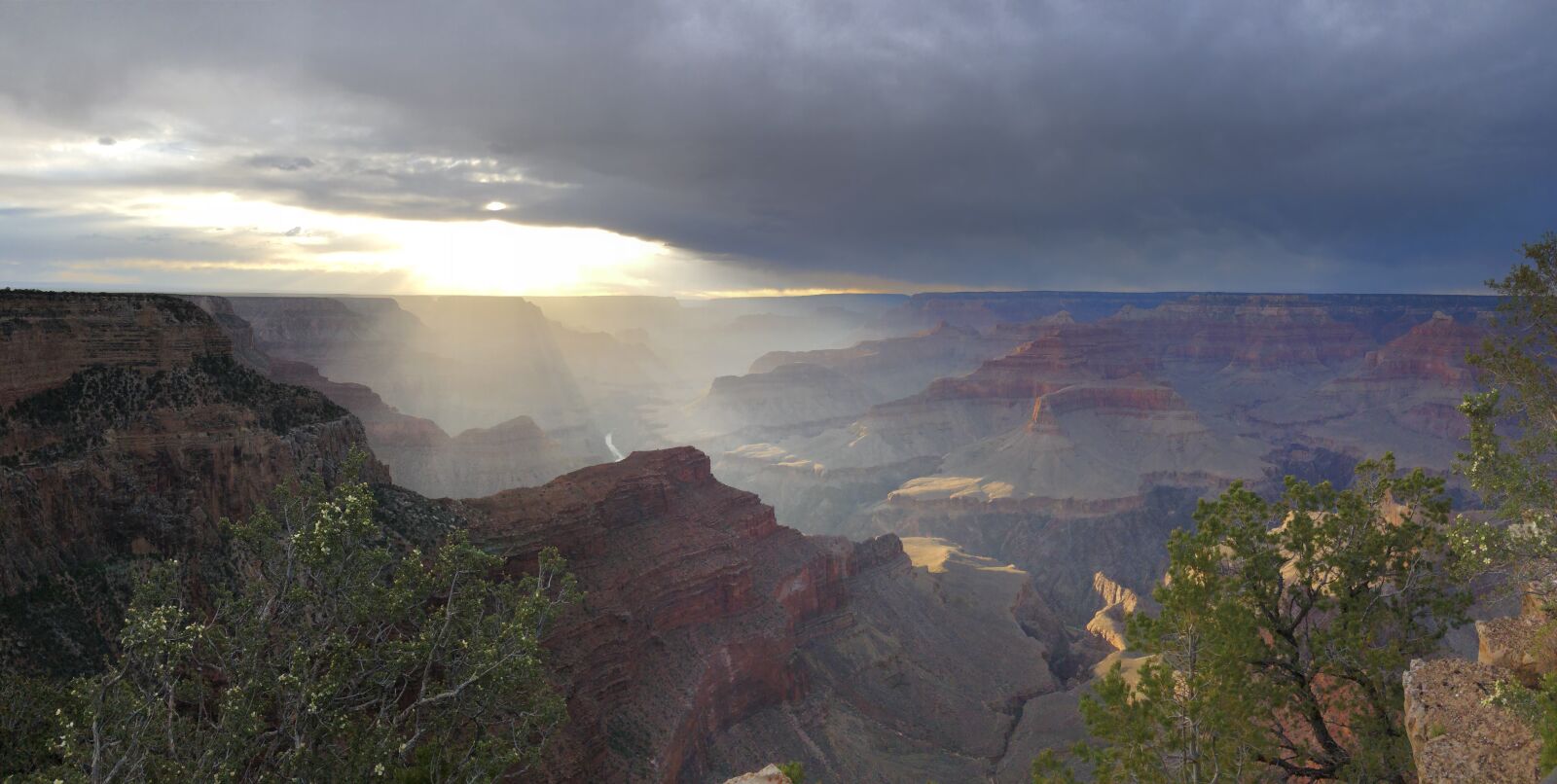 iPhone X back camera 4mm f/1.8 sample photo. Canyon, gand canyon, light photography