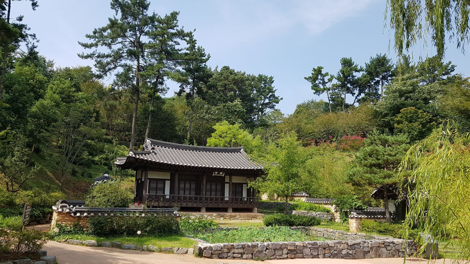 Samsung Galaxy S7 Edge sample photo. Hanok, garden, republic of photography