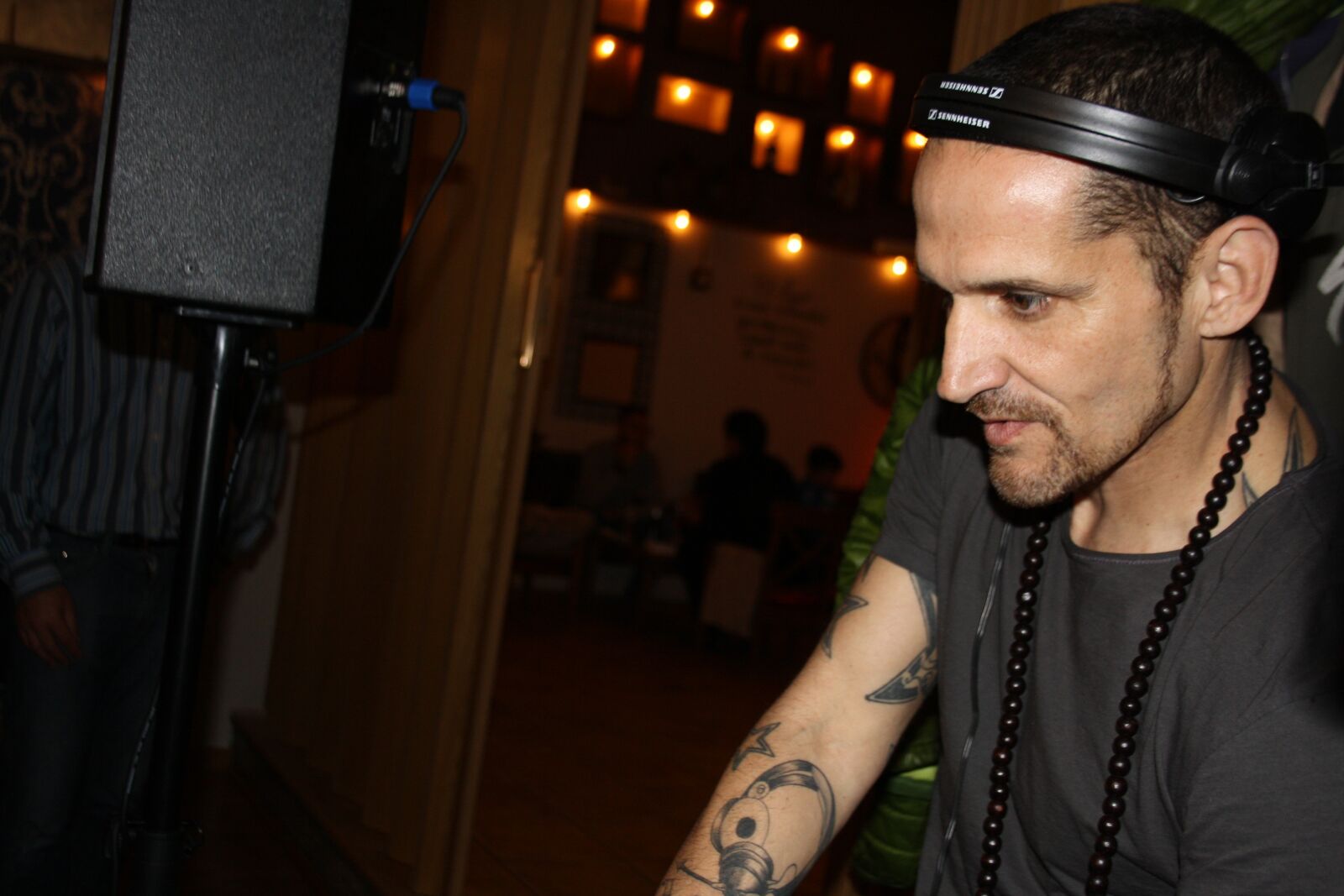 Canon EOS 1000D (EOS Digital Rebel XS / EOS Kiss F) sample photo. Dj, music, trencaclosques photography