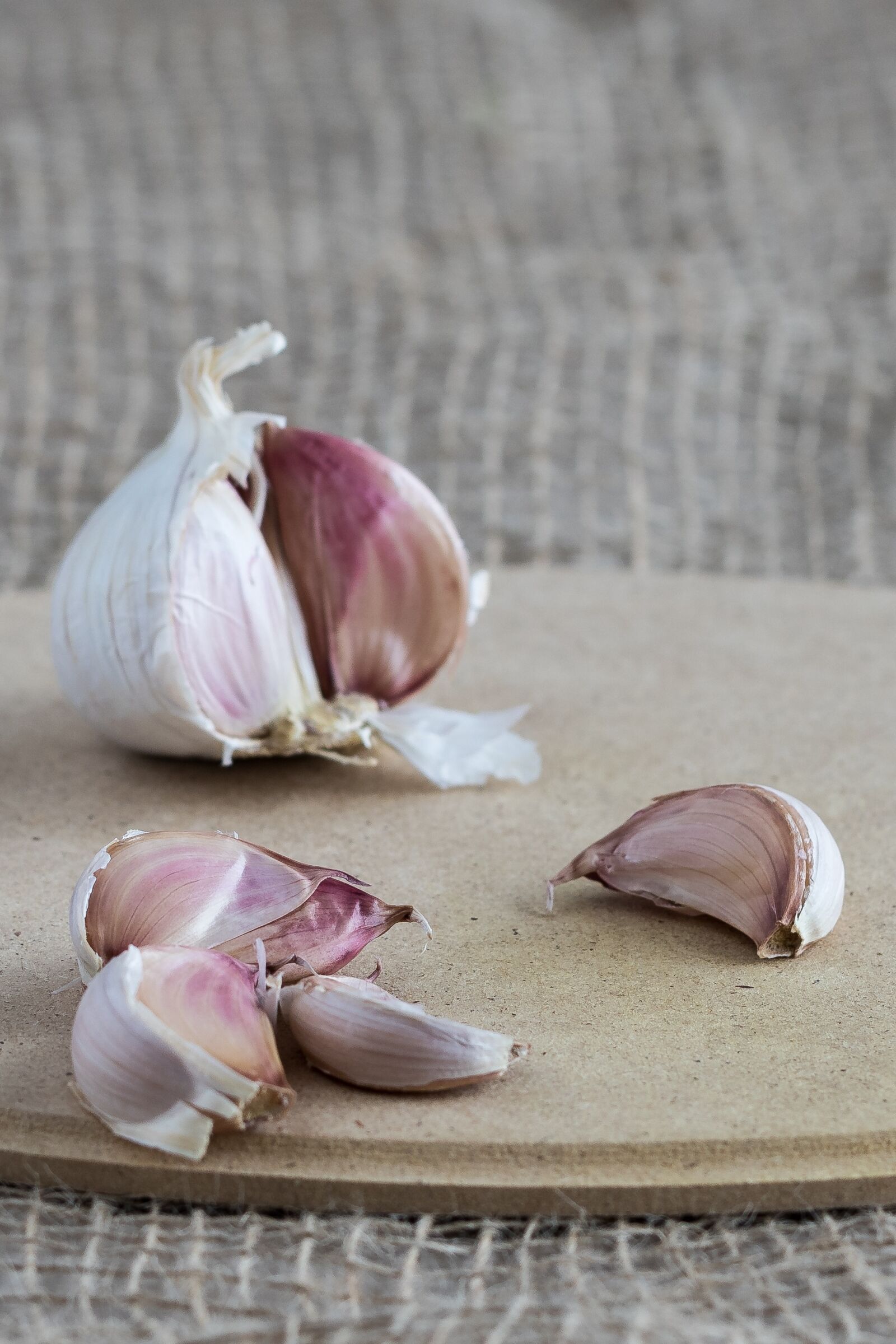 Canon EOS 7D Mark II sample photo. Garlic, cloves of garlic photography