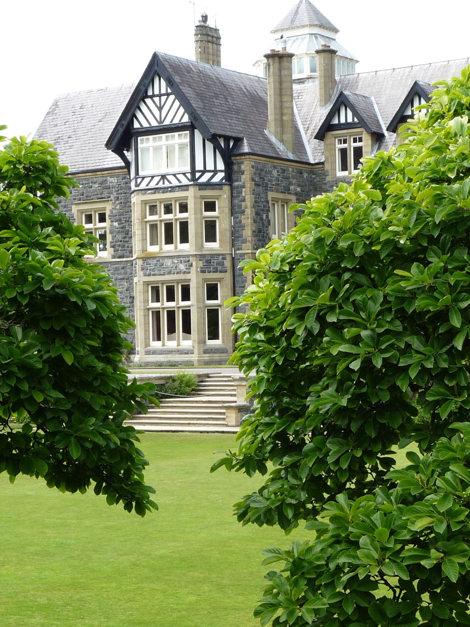 Panasonic Lumix DMC-FZ28 sample photo. Bodnant garden, wales, park photography