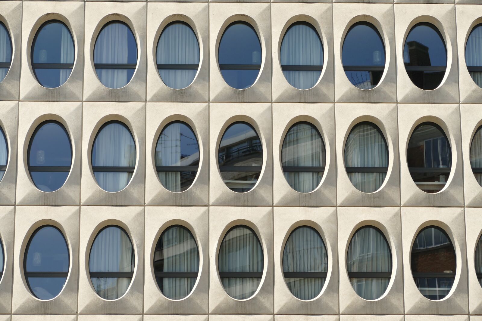 Panasonic Lumix DMC-FZ1000 sample photo. Facade, building, hotel photography