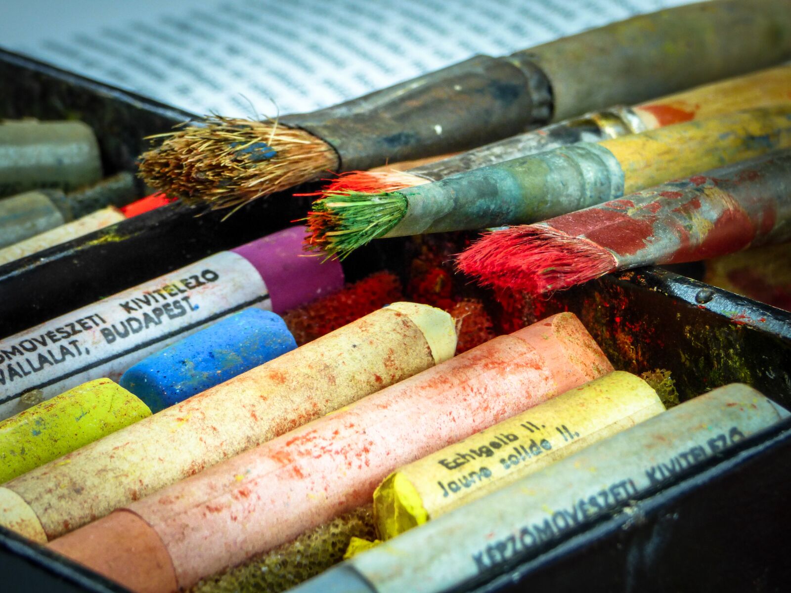 Panasonic DMC-FZ72 sample photo. Brush, chalk, pastel photography