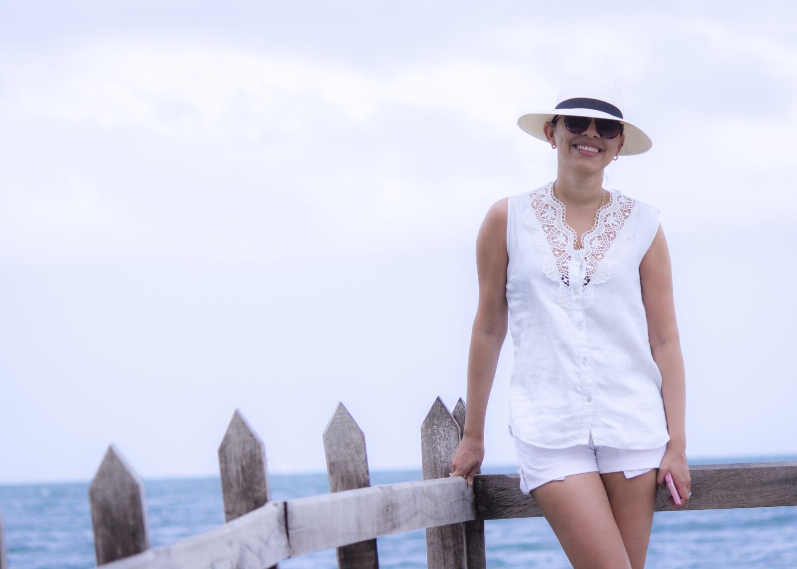 Canon EOS 600D (Rebel EOS T3i / EOS Kiss X5) sample photo. Women, sea, browse photography