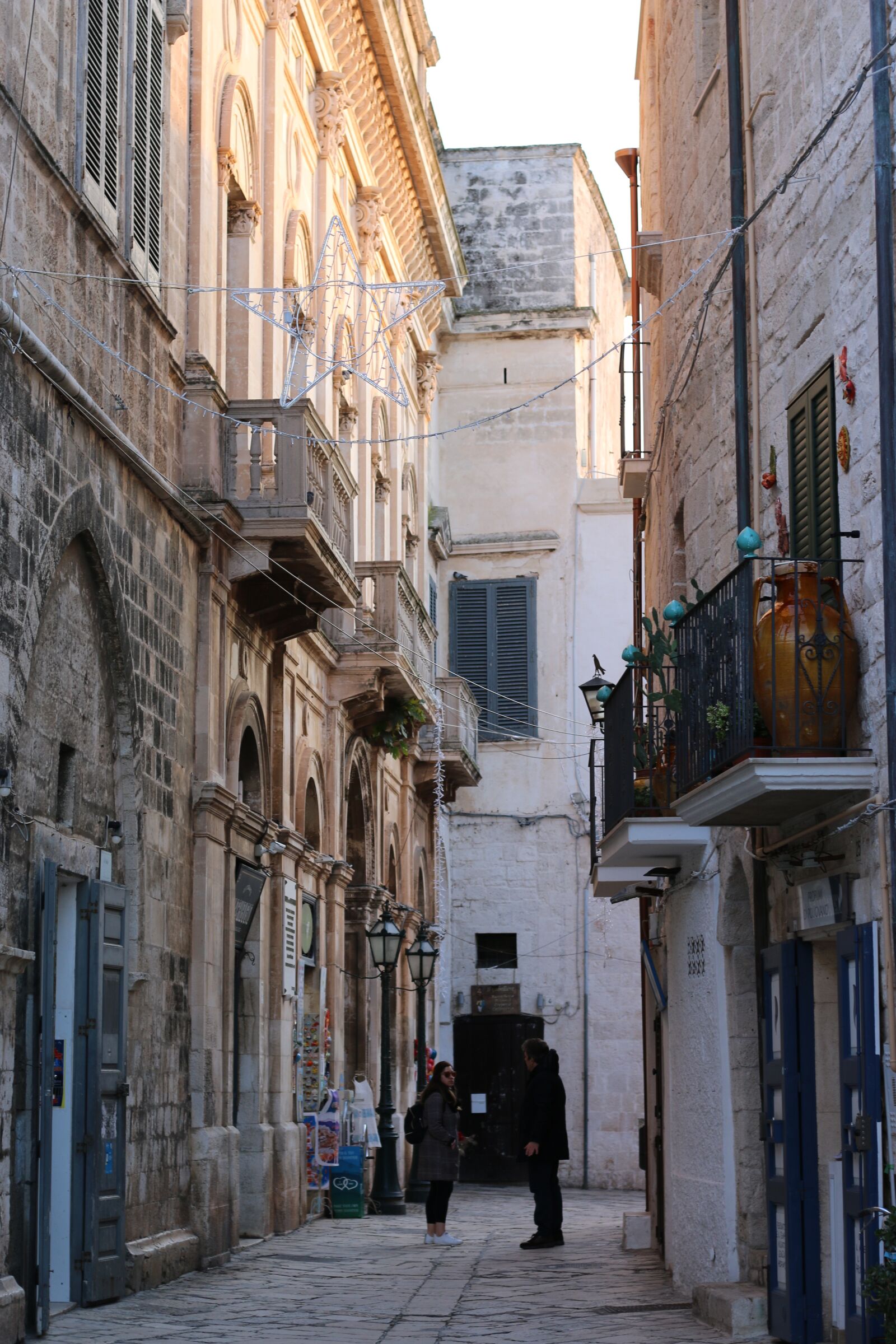Canon EOS 70D + Canon EF 50mm F1.8 STM sample photo. Alley, old houses, bari photography
