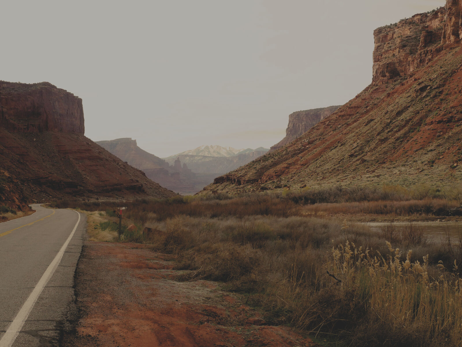 Panasonic Lumix DMC-G7 sample photo. Canyon, moab, mountain, road photography