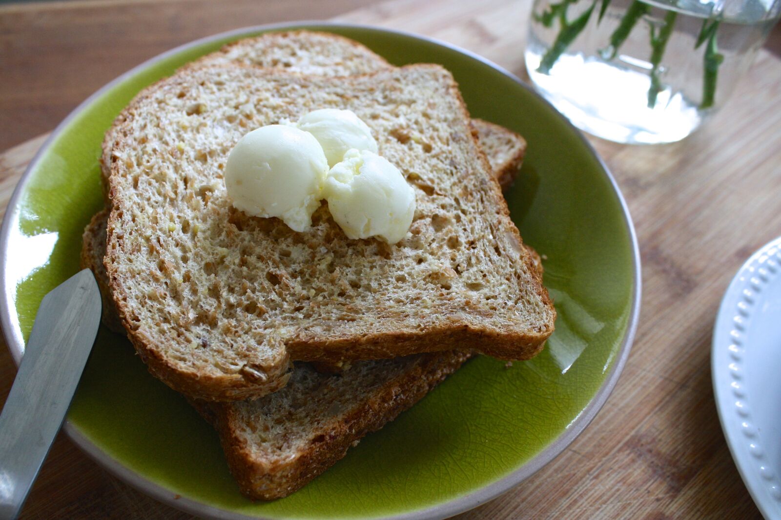 Canon EOS 1000D (EOS Digital Rebel XS / EOS Kiss F) sample photo. Breakfast, butter, sprouted bread photography