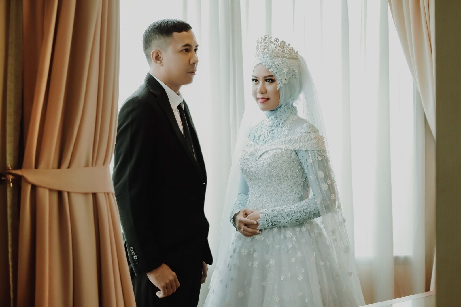Canon EOS 50D sample photo. Prewedding, curtains, dress photography