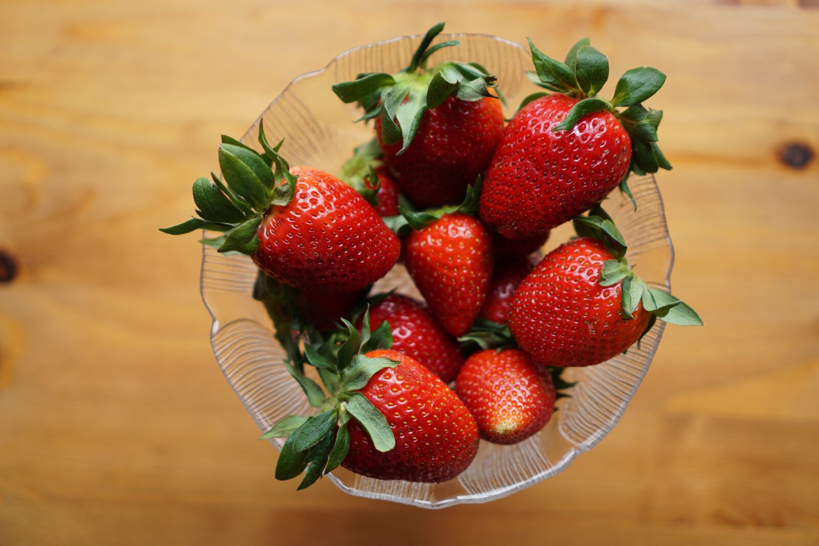 Sony a6000 + Sony E 35mm F1.8 OSS sample photo. Strawberries, fruit, strawberry photography
