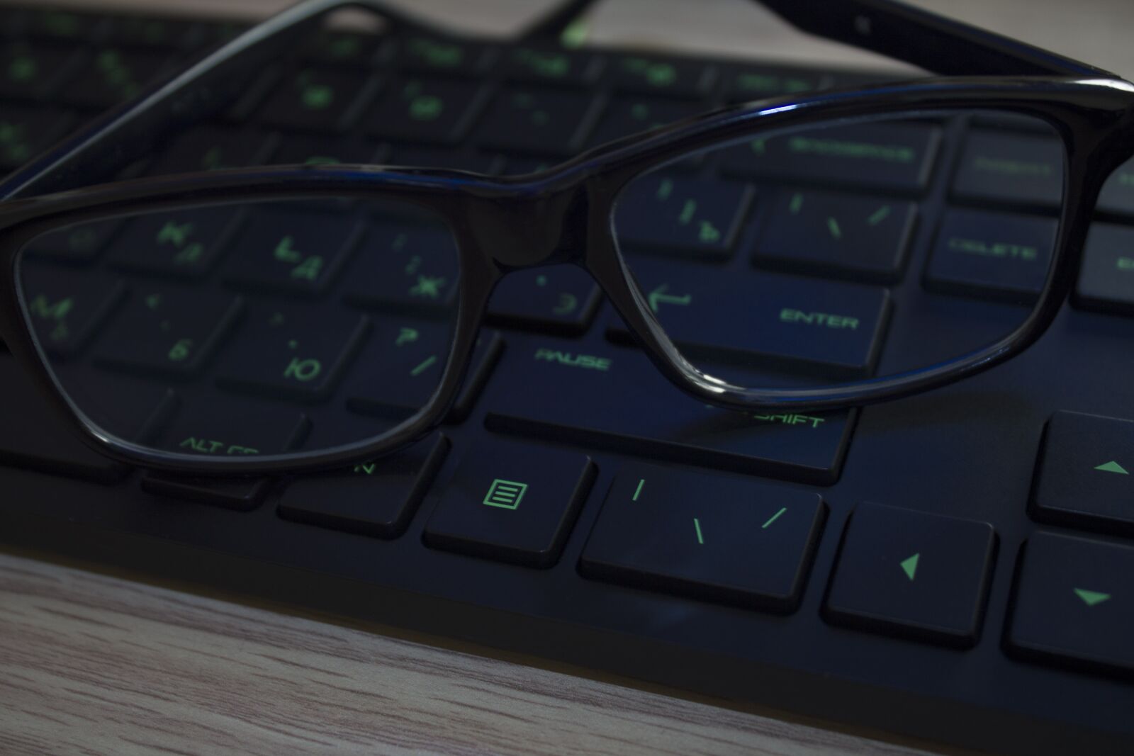 Canon EOS 1100D (EOS Rebel T3 / EOS Kiss X50) sample photo. Black, keyboard, glasses photography