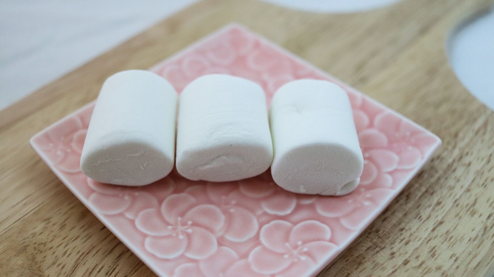 Canon EF-S 24mm F2.8 STM sample photo. Marshmallow, sweetness, sugar photography