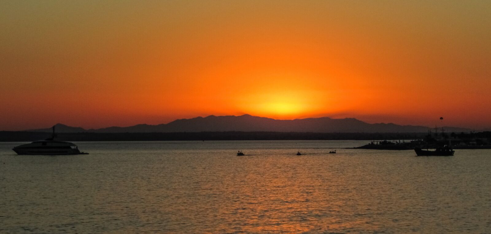 Canon PowerShot SX400 IS sample photo. Sunset, sea, boats photography