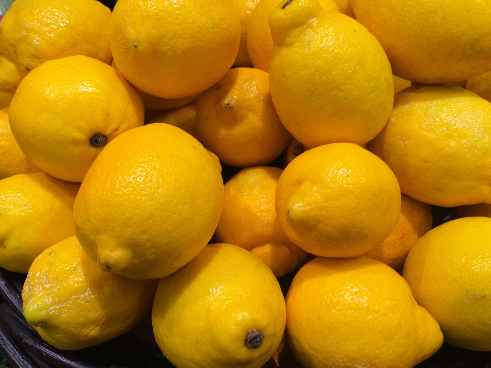 iPhone 5s back camera 4.15mm f/2.2 sample photo. Lemon, imported goods, yellow photography