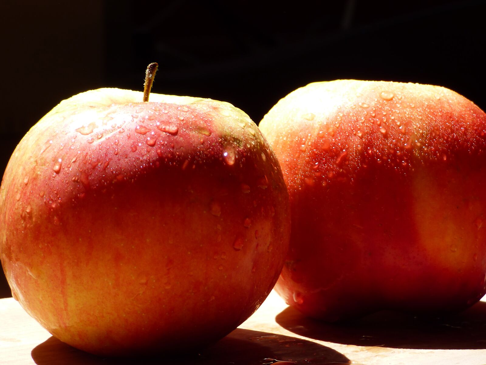 Panasonic DMC-FZ72 sample photo. Apple, fruit, red and photography