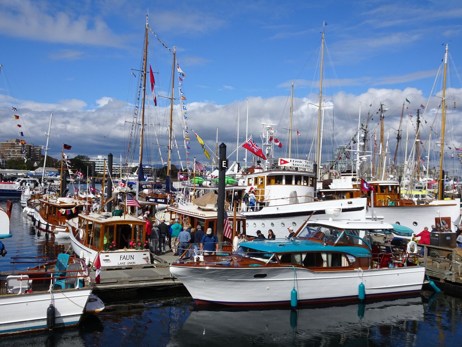 Sony Cyber-shot DSC-HX90V sample photo. Harbour, boats, yachts photography