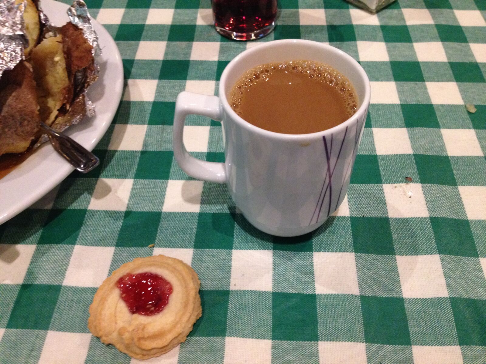 iPhone 4S back camera 4.28mm f/2.4 sample photo. Coffe, fika photography