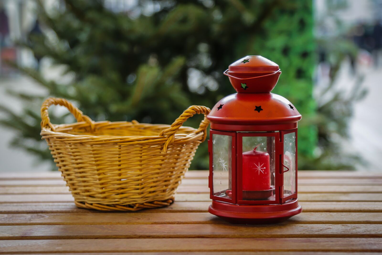 Canon EF 24-105mm F4L IS USM sample photo. Lantern, basket, snack photography
